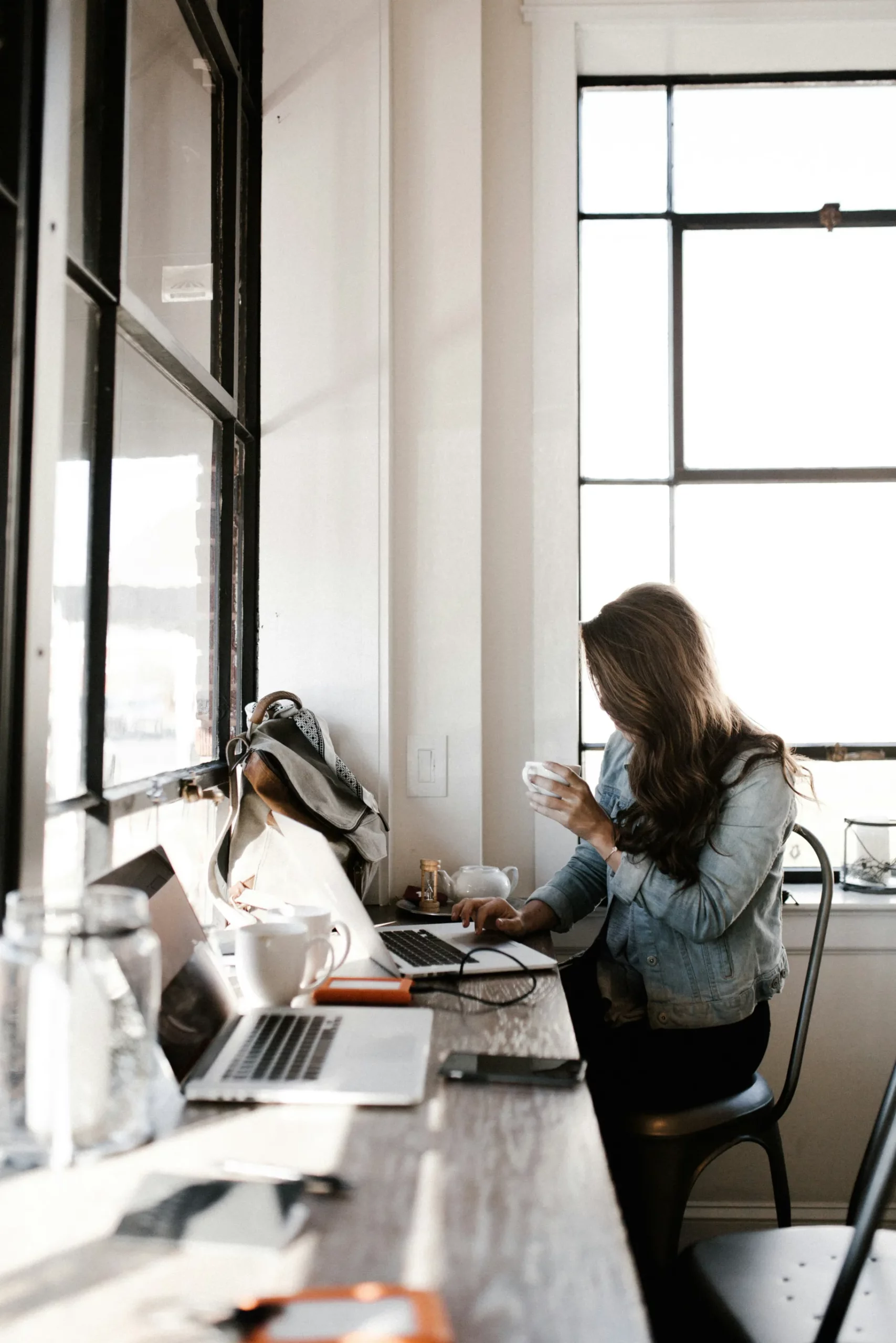 Woman optimising On-page SEO